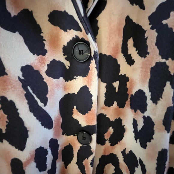 Leopard print trench coat statement piece. Fully lined. Jacket indoor/outerwear - Picture 6 of 8